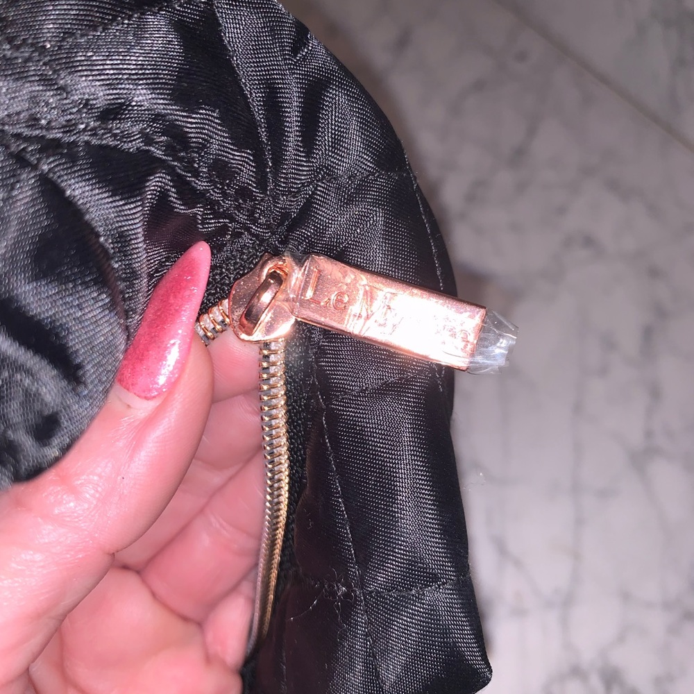 ❤️LE MYSTERE COSMETIC ZIPPERED CLUTCH❤️FLAWLESS!! NEVER USED! - Picture 4 of 5